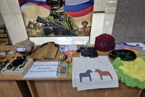 В фойе Бобровского РДК работала благотворительная ярмарка - продажа 